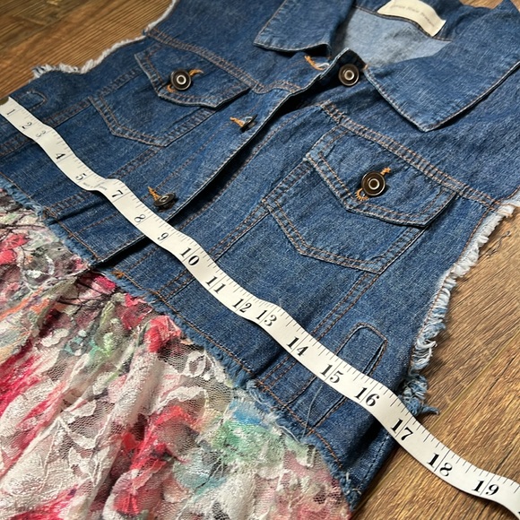 Denim and lace sleeveless top - Picture 4 of 5